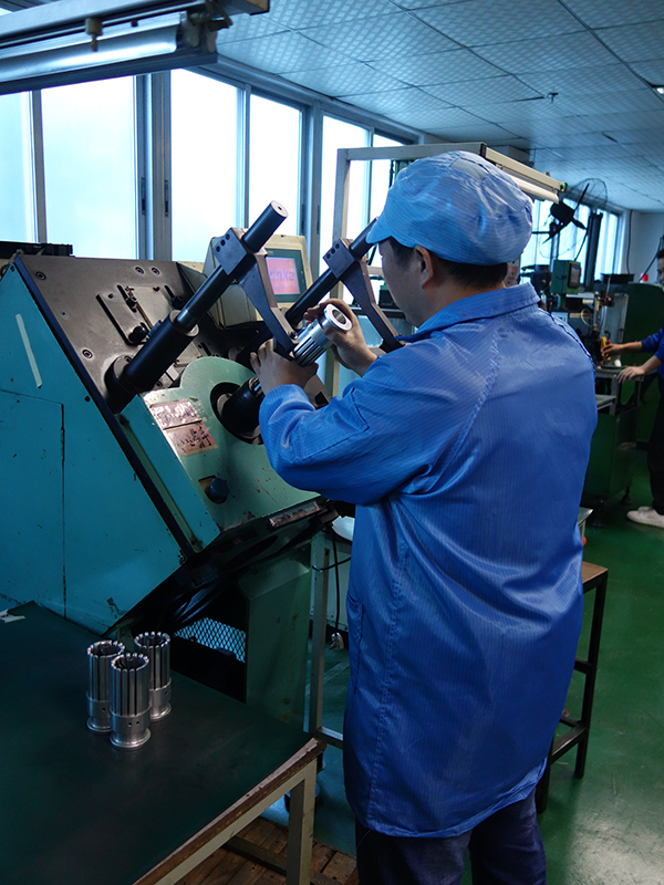 深圳表壳磨房技术熟练工，小巷工艺传奇